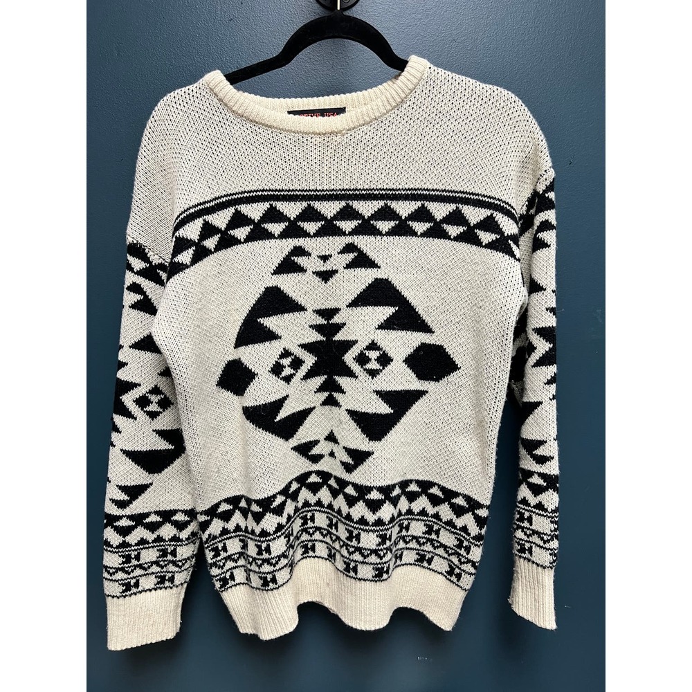 Beautiful Aztec Sweater - Picture 3 of 7